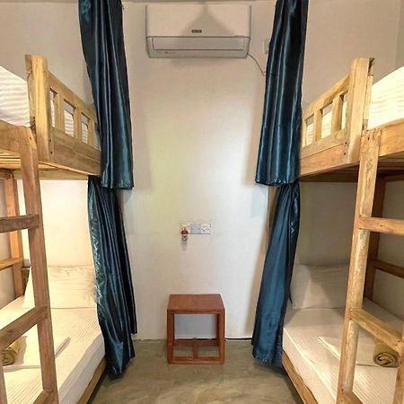 Agra Arugambay Hostel อารูกัมเบย์ ภายนอก รูปภาพ