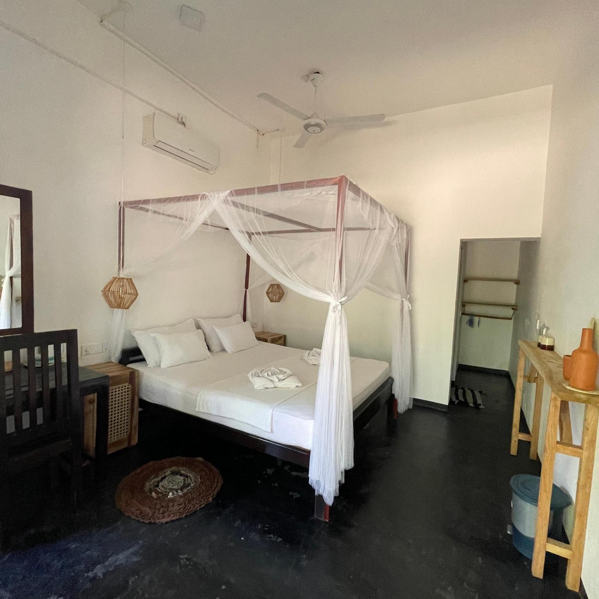 Agra Arugambay Hostel อารูกัมเบย์ ภายนอก รูปภาพ