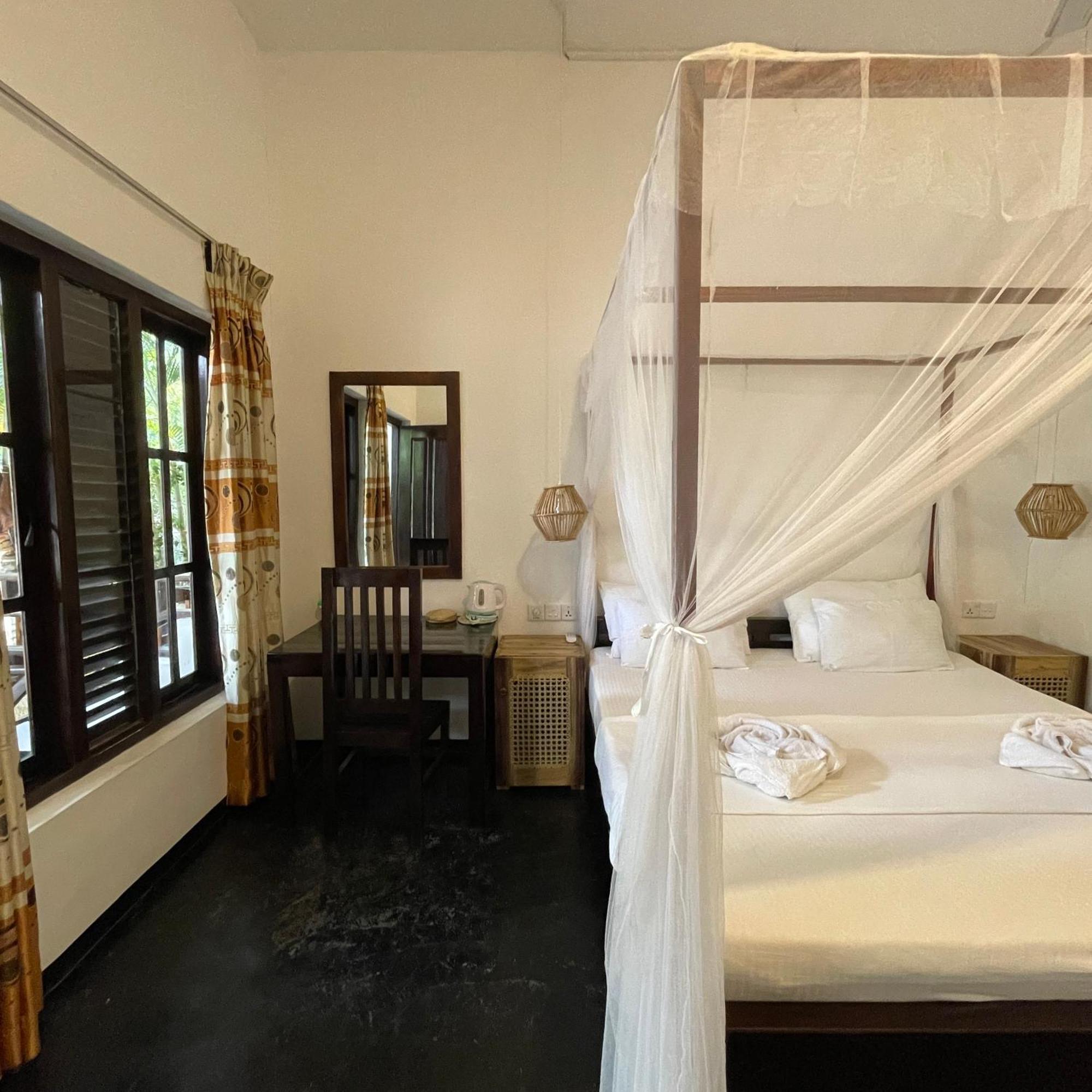 Agra Arugambay Hostel อารูกัมเบย์ ภายนอก รูปภาพ