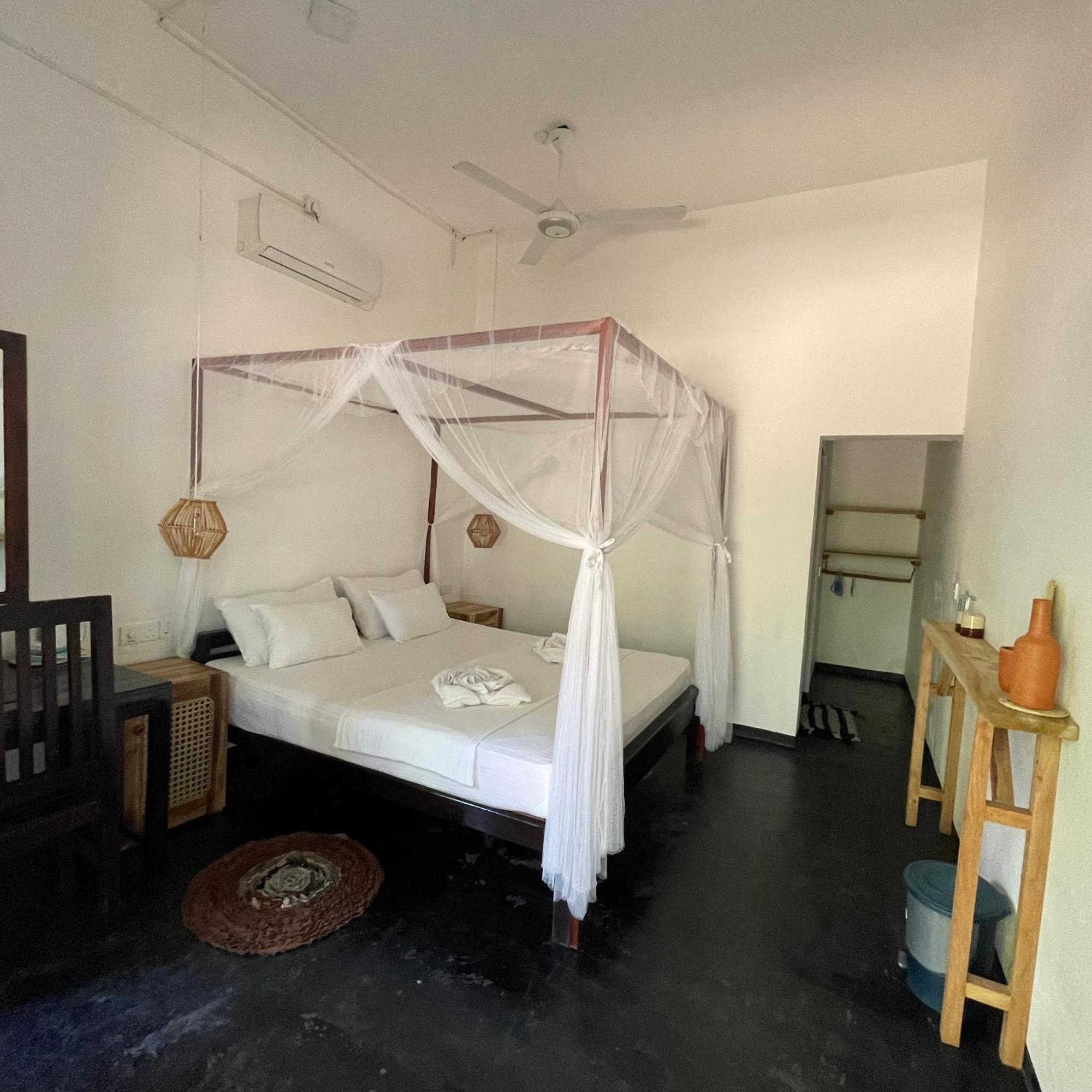 Agra Arugambay Hostel อารูกัมเบย์ ภายนอก รูปภาพ
