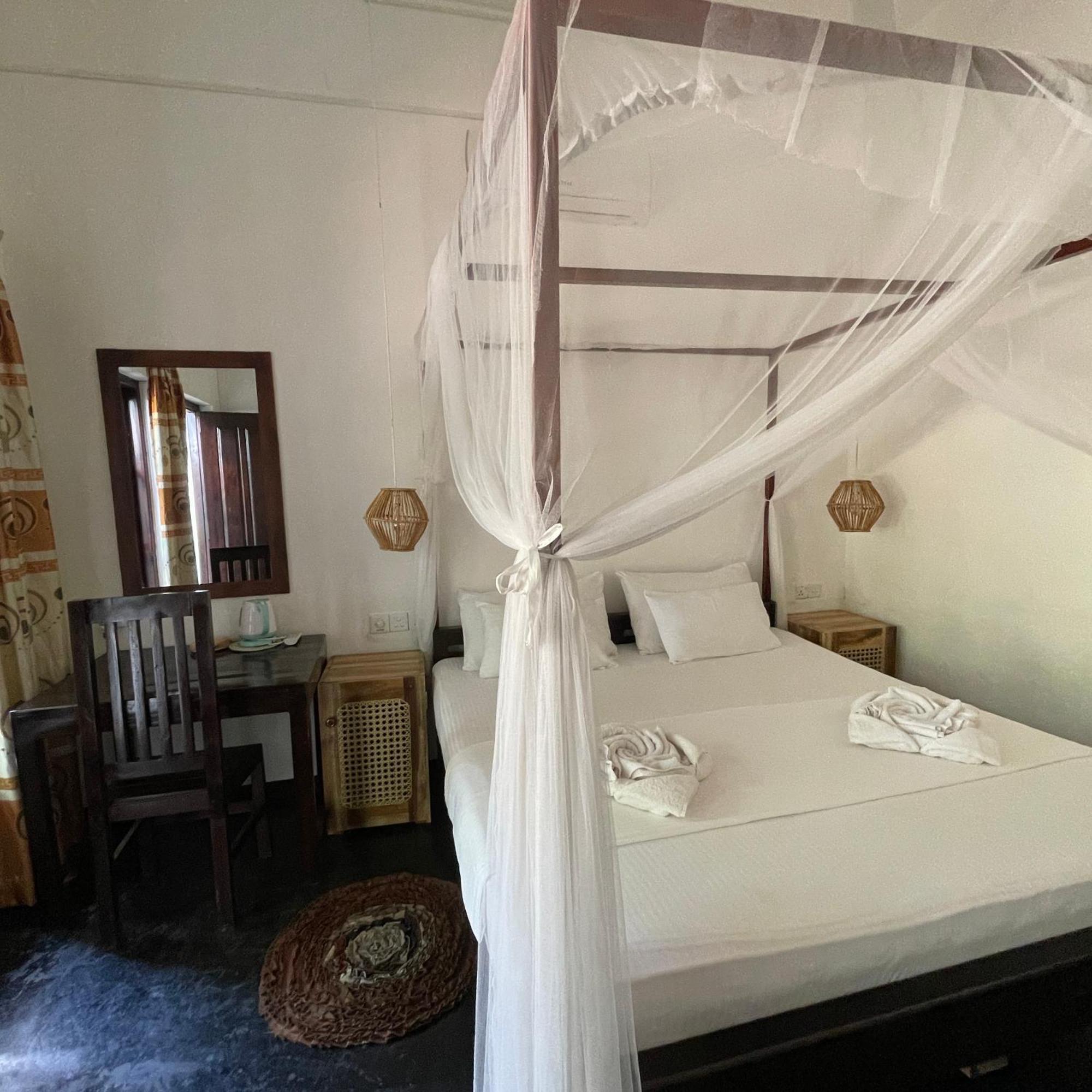 Agra Arugambay Hostel อารูกัมเบย์ ภายนอก รูปภาพ