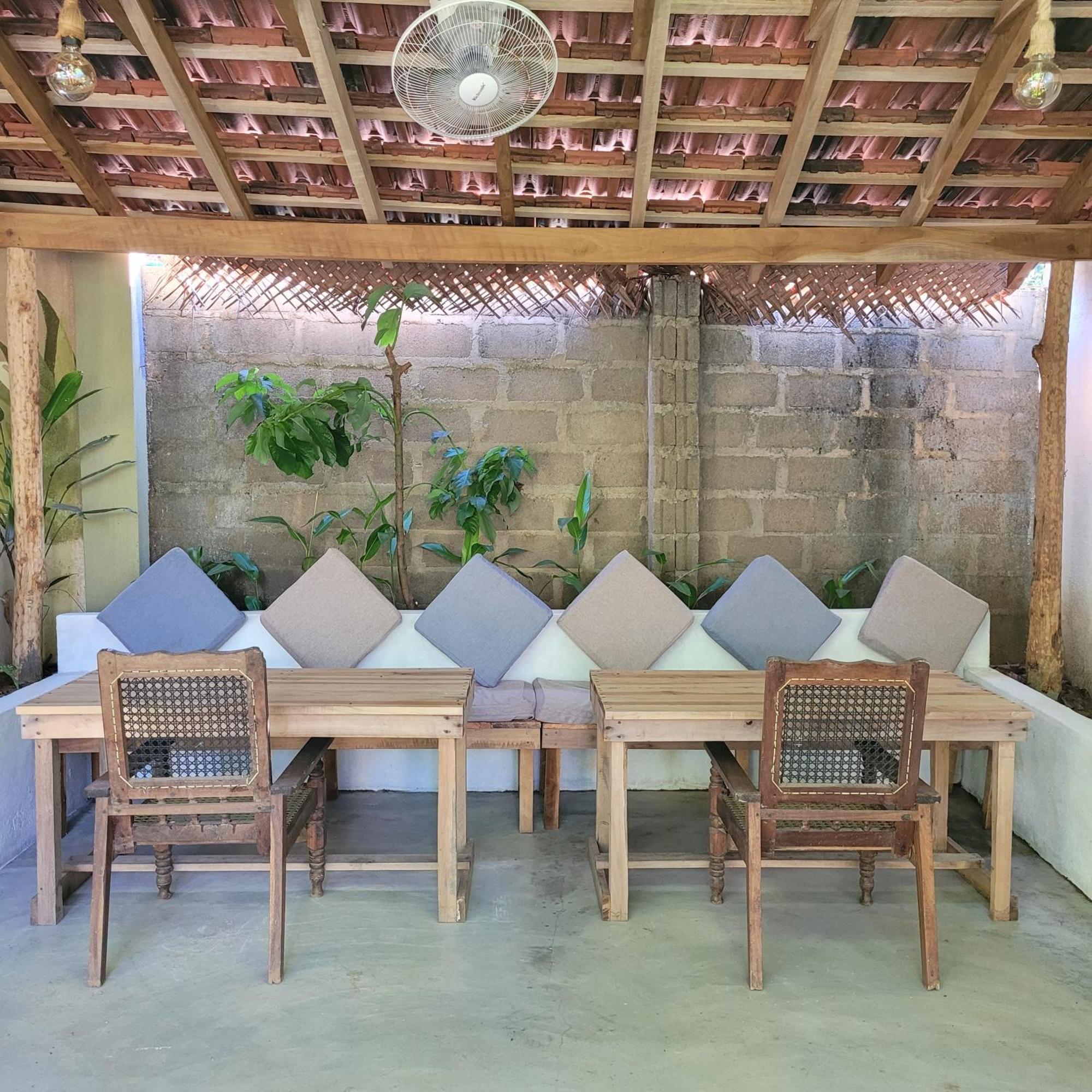 Agra Arugambay Hostel อารูกัมเบย์ ภายนอก รูปภาพ