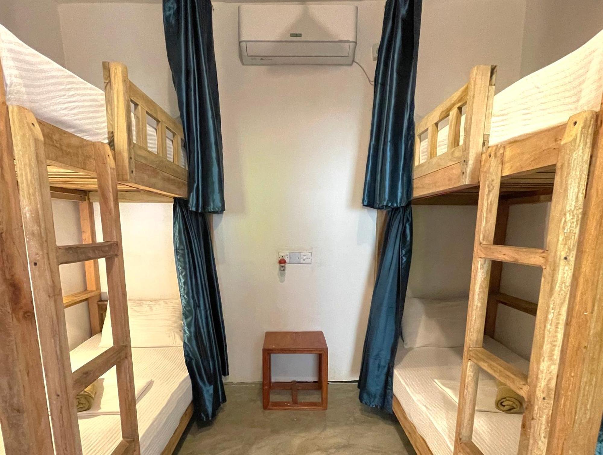 Agra Arugambay Hostel อารูกัมเบย์ ภายนอก รูปภาพ